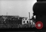 Image des soldats alliés dans les bois Gudershoffer France, 1945, de la seconde 12 séquences d'archives historiques vidéo 65675056396