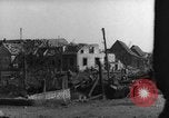 Image des soldats alliés dans les bois Gudershoffer France, 1945, de la seconde 21 séquences d'archives historiques vidéo 65675056396
