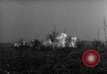 Image des soldats alliés dans les bois Gudershoffer France, 1945, de la seconde 47 séquences d'archives historiques vidéo 65675056396