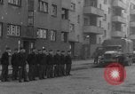 Image La Police militaire Cologne Allemagne, 1945, de la seconde 20 séquences d'archives historiques vidéo 65675056399
