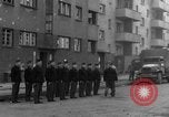 Image La Police militaire Cologne Allemagne, 1945, de la seconde 34 séquences d'archives historiques vidéo 65675056399