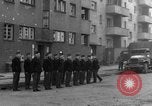 Image La Police militaire Cologne Allemagne, 1945, de la seconde 36 séquences d'archives historiques vidéo 65675056399