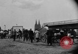 Immagine di Civili ponte trasversale Colonia Germania, 1945, secondo 6 filmato di repertorio 65675056416