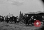 Immagine di Civili ponte trasversale Colonia Germania, 1945, secondo 8 filmato di repertorio 65675056416