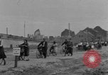 Immagine di Civili ponte trasversale Colonia Germania, 1945, secondo 12 filmato di repertorio 65675056416