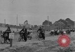 Immagine di Civili ponte trasversale Colonia Germania, 1945, secondo 14 filmato di repertorio 65675056416