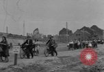 Immagine di Civili ponte trasversale Colonia Germania, 1945, secondo 15 filmato di repertorio 65675056416