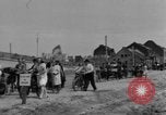 Immagine di Civili ponte trasversale Colonia Germania, 1945, secondo 26 filmato di repertorio 65675056416