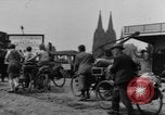 Immagine di Civili ponte trasversale Colonia Germania, 1945, secondo 28 filmato di repertorio 65675056416
