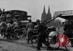 Immagine di Civili ponte trasversale Colonia Germania, 1945, secondo 29 filmato di repertorio 65675056416