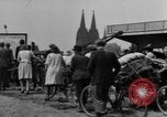 Immagine di Civili ponte trasversale Colonia Germania, 1945, secondo 37 filmato di repertorio 65675056416
