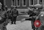 Standbild deutsche Kapitulation Haar Deutschland, 1945, aus Sekunde 13 historischem Filmmaterial Videoclip 65675056431