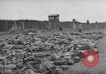 Standbild NS-Konzentrationslager Landsberg Deutschland, 1945, aus Sekunde 3 historischem Filmmaterial Videoclip 65675056434