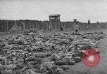 Standbild NS-Konzentrationslager Landsberg Deutschland, 1945, aus Sekunde 4 historischem Filmmaterial Videoclip 65675056434