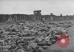 Standbild NS-Konzentrationslager Landsberg Deutschland, 1945, aus Sekunde 7 historischem Filmmaterial Videoclip 65675056434