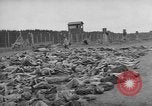 Standbild NS-Konzentrationslager Landsberg Deutschland, 1945, aus Sekunde 11 historischem Filmmaterial Videoclip 65675056434