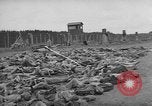 Standbild NS-Konzentrationslager Landsberg Deutschland, 1945, aus Sekunde 13 historischem Filmmaterial Videoclip 65675056434