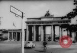 Standbild Flüchtlinge fliehen Ost-berlin Berlin Deutschland, 1962, aus Sekunde 3 historischem Filmmaterial Videoclip 65675056469