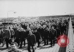 Standbild Flüchtlinge fliehen Ost-berlin Berlin Deutschland, 1962, aus Sekunde 4 historischem Filmmaterial Videoclip 65675056469