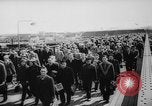 Standbild Flüchtlinge fliehen Ost-berlin Berlin Deutschland, 1962, aus Sekunde 5 historischem Filmmaterial Videoclip 65675056469