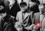 Standbild Flüchtlinge fliehen Ost-berlin Berlin Deutschland, 1962, aus Sekunde 10 historischem Filmmaterial Videoclip 65675056469