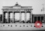 Standbild Flüchtlinge fliehen Ost-berlin Berlin Deutschland, 1962, aus Sekunde 13 historischem Filmmaterial Videoclip 65675056469