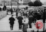 Standbild Flüchtlinge fliehen Ost-berlin Berlin Deutschland, 1962, aus Sekunde 15 historischem Filmmaterial Videoclip 65675056469