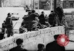 Standbild Flüchtlinge fliehen Ost-berlin Berlin Deutschland, 1962, aus Sekunde 17 historischem Filmmaterial Videoclip 65675056469