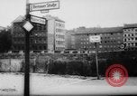 Standbild Flüchtlinge fliehen Ost-berlin Berlin Deutschland, 1962, aus Sekunde 19 historischem Filmmaterial Videoclip 65675056469