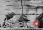 Standbild Flüchtlinge fliehen Ost-berlin Berlin Deutschland, 1962, aus Sekunde 29 historischem Filmmaterial Videoclip 65675056469