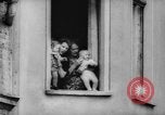 Standbild Flüchtlinge fliehen Ost-berlin Berlin Deutschland, 1962, aus Sekunde 35 historischem Filmmaterial Videoclip 65675056469