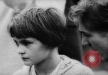 Standbild Flüchtlinge fliehen Ost-berlin Berlin Deutschland, 1962, aus Sekunde 38 historischem Filmmaterial Videoclip 65675056469