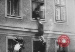 Standbild Flüchtlinge fliehen Ost-berlin Berlin Deutschland, 1962, aus Sekunde 54 historischem Filmmaterial Videoclip 65675056469