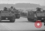 Image Mars par 40e cavalerie blindée United States USA, 1962, de la seconde 16 séquences d'archives historiques vidéo 65675056479