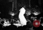 Immagine di Sfilata di moda United States USA, 1962, secondo 12 filmato di repertorio 65675056480