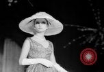 Immagine di Sfilata di moda United States USA, 1962, secondo 13 filmato di repertorio 65675056480