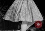 Immagine di Sfilata di moda United States USA, 1962, secondo 15 filmato di repertorio 65675056480