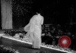Immagine di Sfilata di moda United States USA, 1962, secondo 23 filmato di repertorio 65675056480