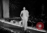 Immagine di Sfilata di moda United States USA, 1962, secondo 26 filmato di repertorio 65675056480