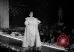 Immagine di Sfilata di moda United States USA, 1962, secondo 28 filmato di repertorio 65675056480