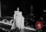 Immagine di Sfilata di moda United States USA, 1962, secondo 29 filmato di repertorio 65675056480