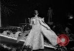 Immagine di Sfilata di moda United States USA, 1962, secondo 31 filmato di repertorio 65675056480