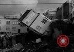 Immagine di Il crollo di edifici da flood erosione United States USA, 1965, secondo 4 filmato di repertorio 65675056505