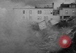 Immagine di Il crollo di edifici da flood erosione United States USA, 1965, secondo 9 filmato di repertorio 65675056505