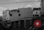 Immagine di Il crollo di edifici da flood erosione United States USA, 1965, secondo 12 filmato di repertorio 65675056505
