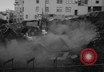 Immagine di Il crollo di edifici da flood erosione United States USA, 1965, secondo 22 filmato di repertorio 65675056505