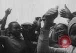 Standbild Anti apartheid Demonstrationen und Ausschreitungen in Afrika Afrika, 1960, aus Sekunde 4 historischem Filmmaterial Videoclip 65675056510