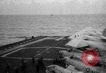 Image cargaisons de ravitaillement de Quemoy Formosa Détroit, 1958, de la seconde 12 séquences d'archives historiques vidéo 65675056518