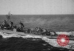 Image cargaisons de ravitaillement de Quemoy Formosa Détroit, 1958, de la seconde 22 séquences d'archives historiques vidéo 65675056518