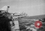 Image cargaisons de ravitaillement de Quemoy Formosa Détroit, 1958, de la seconde 33 séquences d'archives historiques vidéo 65675056518